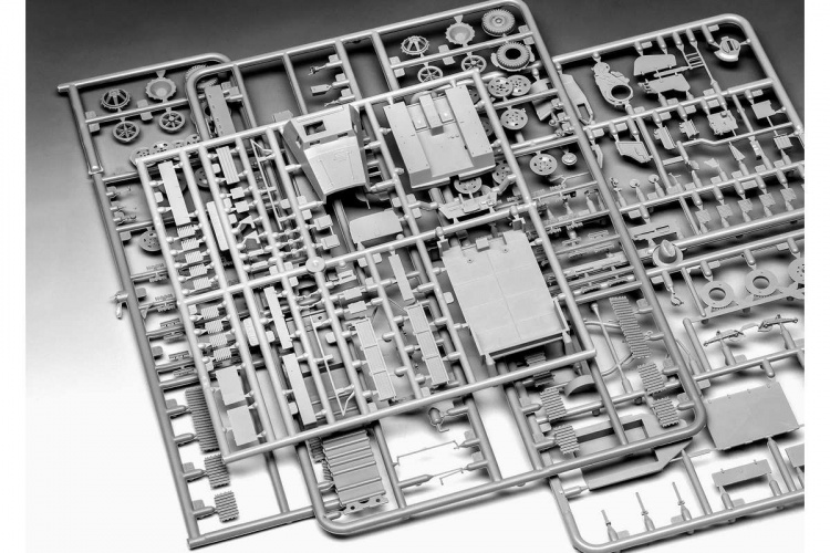 Revell sWs with 3.7cm Flak 43 & Ammunition Trailer Revell sWs with 3.7cm Flak 43 & Ammunition Trailer