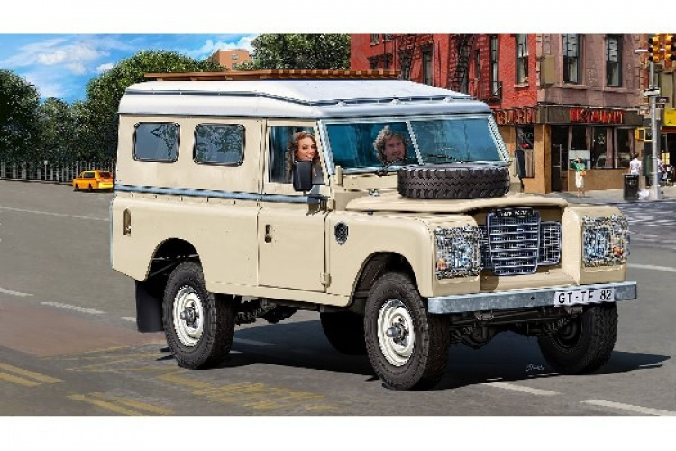 Revell Land Rover Series III LWB (commercial) 1:24 Revell Land Rover Series III LWB (commercial) 1:24