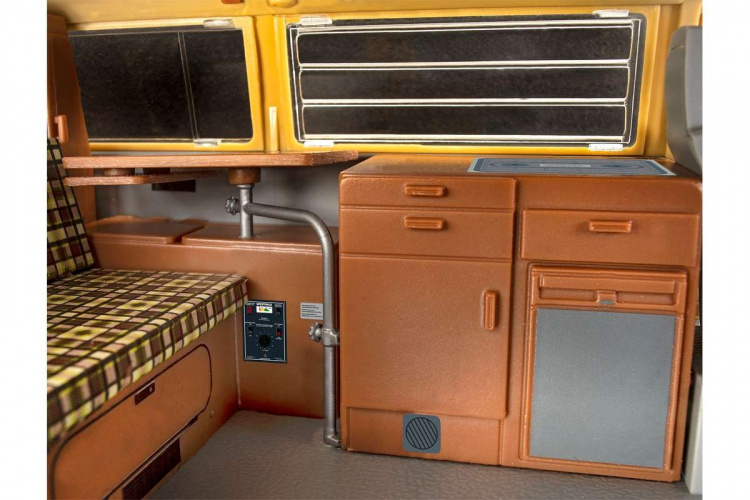 Revell 1:24 VW T2 Camper (easy click) model kit Revell 1:24 VW T2 Camper (easy click) model kit