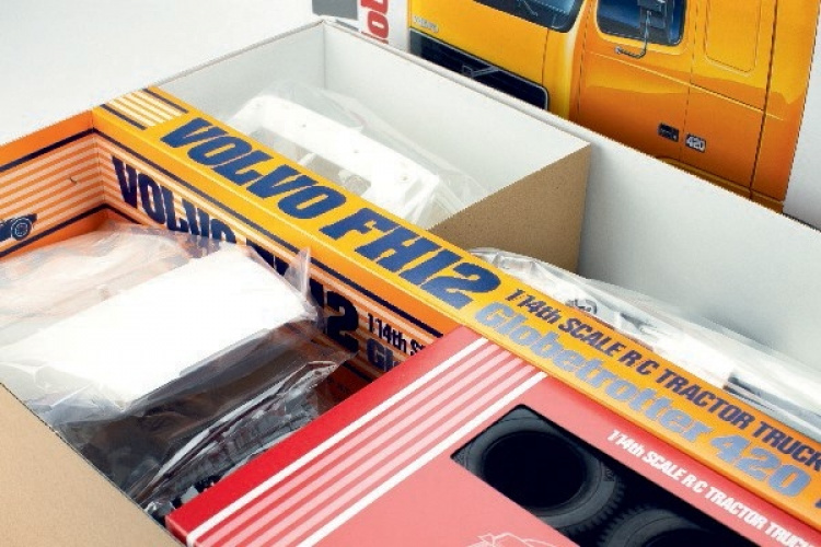 TAMIYA 1/14 VOLVO FH 12 GLOBETROTTER 420 TAMIYA 1/14 VOLVO FH 12 GLOBETROTTER 420