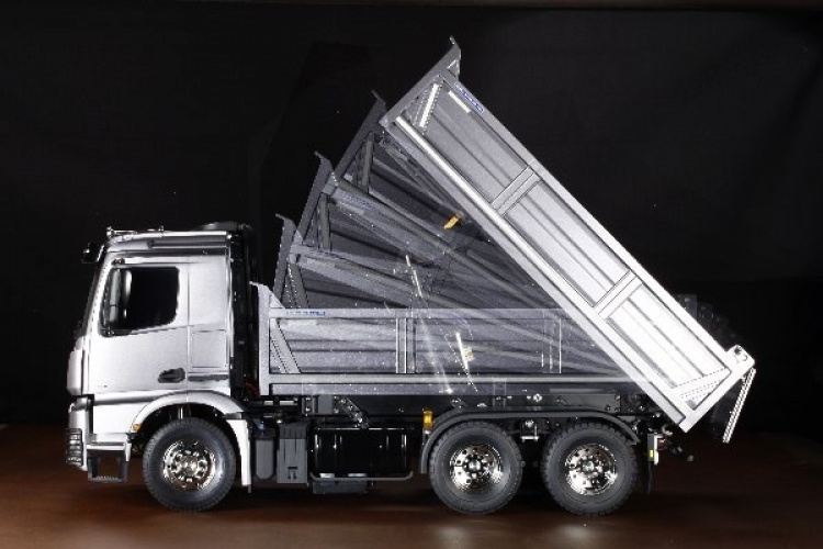 TAMIYA 1/14 R/C Mercedes-Benz Arocs 3348 6x4 Tipper Truck
