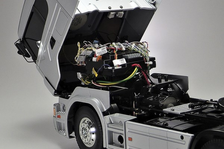 TAMIYA 1:14 R/C Scania R470 (Silver Edition)