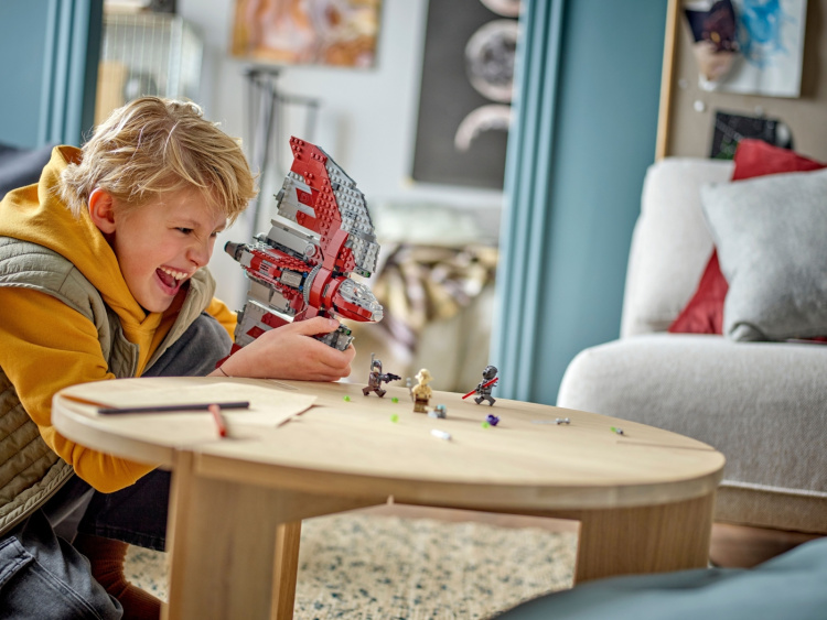 LEGO Star Wars 75362 - Ahsoka Tano\'s T-6 Jedi Shuttle