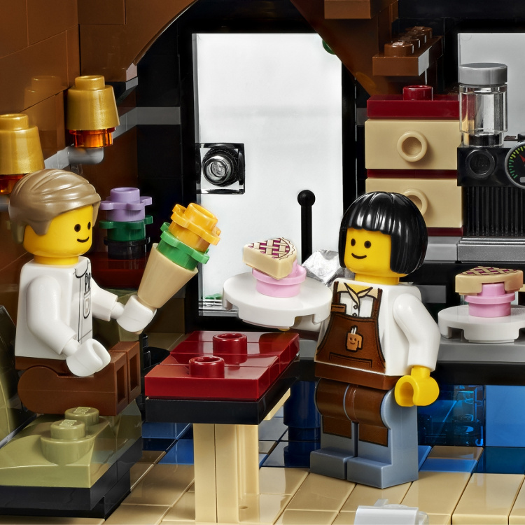 LEGO Creator Expert 10255 - Assembly Square