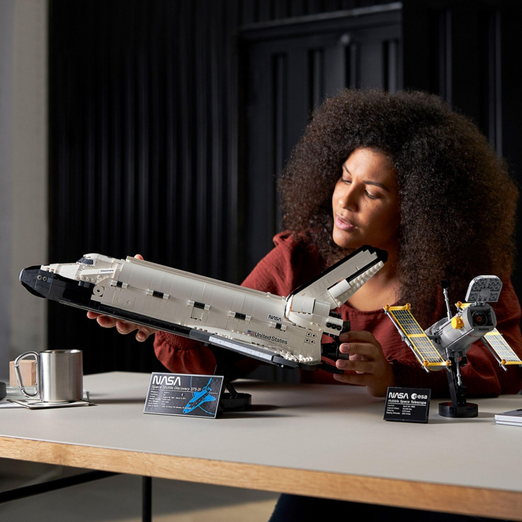 LEGO 10283 - NASA Space Shuttle Discovery