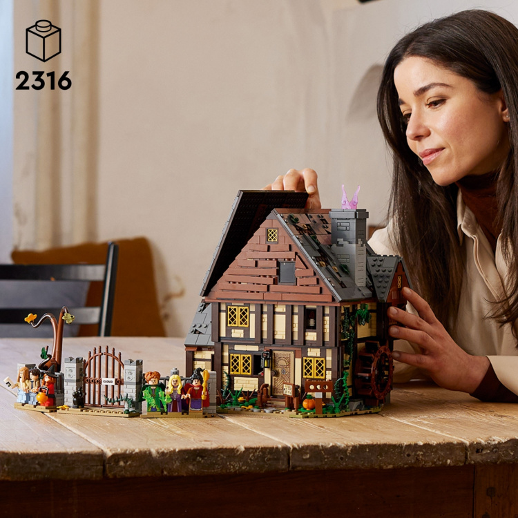 LEGO Ideas 21341 - Disney Hocus Pocus: The Sanderson Sisters\' Cottage LEGO Ideas 21341 - Disney Hocus Pocus: The Sanderson Sisters\' Cottage