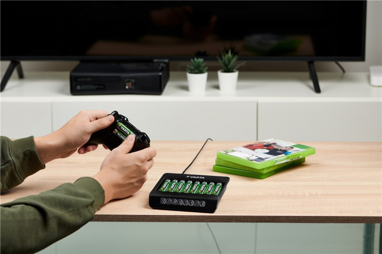 Varta LCD Multi Charger+ (type 57681) laadt tegelijkertijdtot 8x AA- of AAA-batterijen (NiMH) op