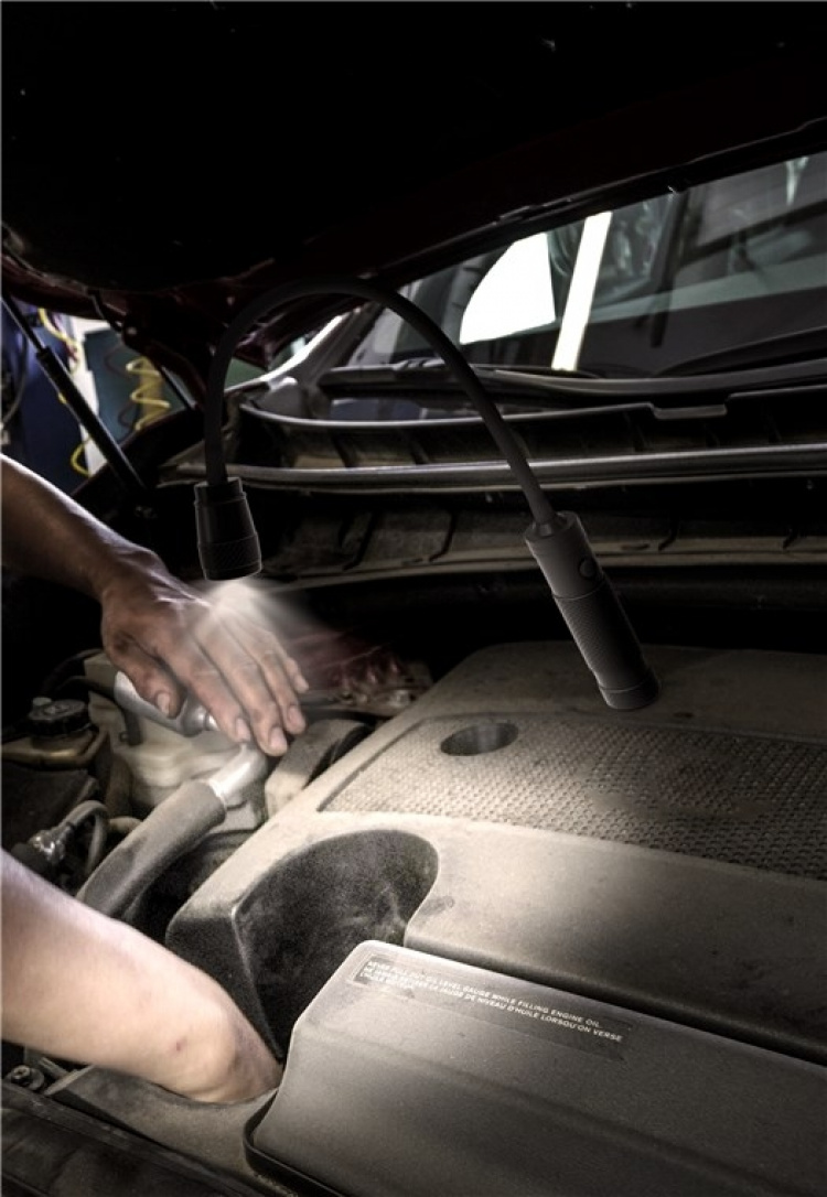 Goobay Led-werklamp Zoom 230 met 230 lm en koud wit licht (8000 K), ideaal voor werk, vrije tijd en bij pech onderweg Goobay Led-werklamp Zoom 230 met 230 lm en koud wit licht (8000 K), ideaal voor werk, vrije tijd en bij pech onderweg