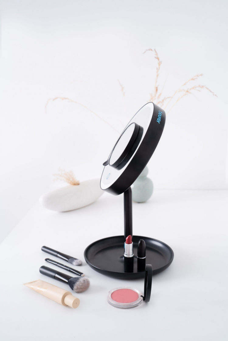 Beurer BS 45 sminkspegel, svart 17,5 cm, med LED-ljus och förstoringsspegel, batteridriven