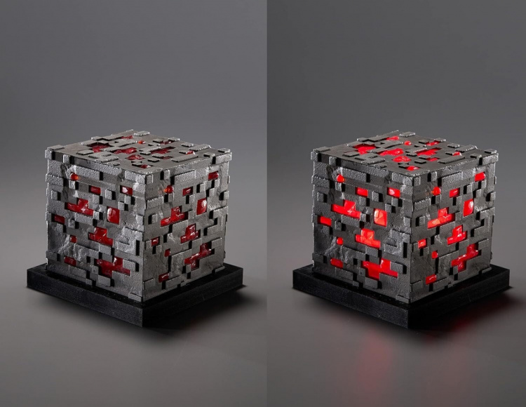 Noble Collection - Minecraft Illuminating Redstone Light