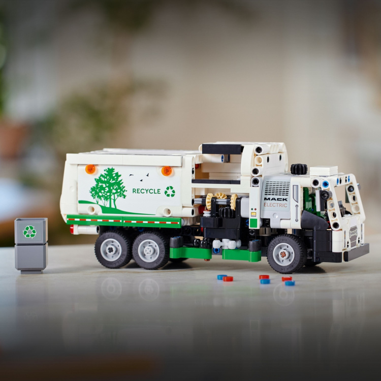 LEGO Technic 42167 - Mack® LR Electric Garbage Truck LEGO Technic 42167 - Mack® LR Electric Garbage Truck