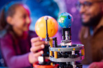 LEGO Technic 42179 - Planet Earth and Moon in Orbit LEGO Technic 42179 - Planet Earth and Moon in Orbit