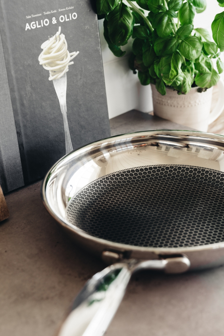 Heirol Pro Steelsafe -stekpanna, rostfritt stål + non-stick-beläggning, 24 cm. Heirol Pro Steelsafe -stekpanna, rostfritt stål + non-stick-beläggning, 24 cm.