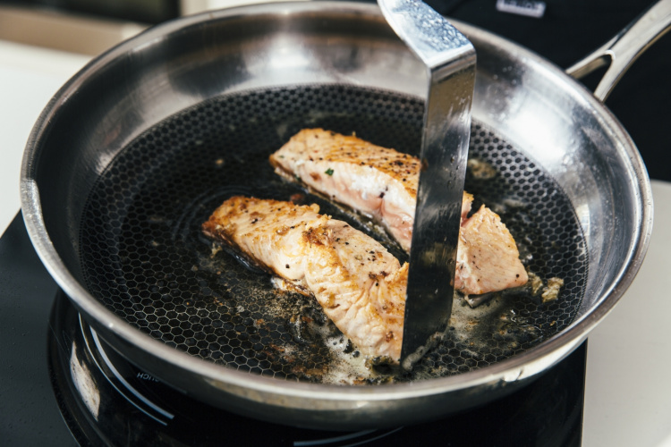 Heirol Pro Steelsafe -stekpanna, rostfritt stål + non-stick-beläggning, 28 cm Heirol Pro Steelsafe -stekpanna, rostfritt stål + non-stick-beläggning, 28 cm