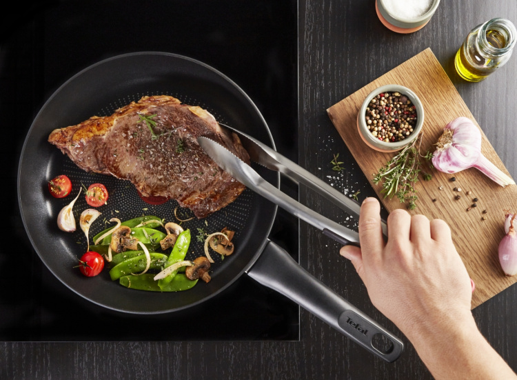 Tefal Ultimate -stekpanna 28 cm, svart