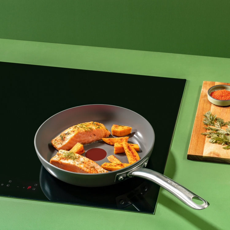 Tefal (RE)NEW+ - stekpanna, 24 cm, keramisk beläggning, grå Tefal (RE)NEW+ - stekpanna, 24 cm, keramisk beläggning, grå