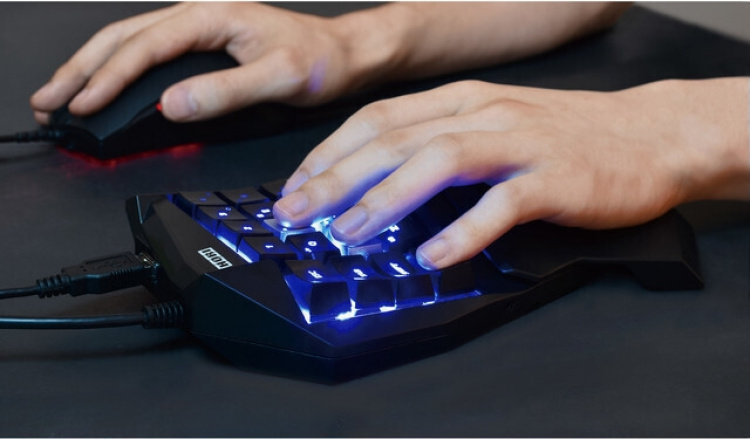 Hori Tactical Assault Commander -mekaniska tangentbord, PS5 / PS4 / PC Hori Tactical Assault Commander -mekaniska tangentbord, PS5 / PS4 / PC