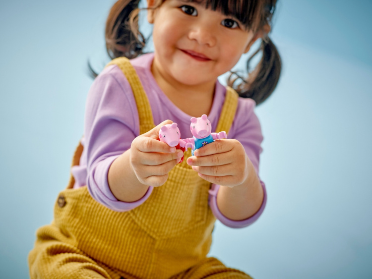 LEGO DUPLO Peppa Pig - Pipsa gris gård och trädkoja