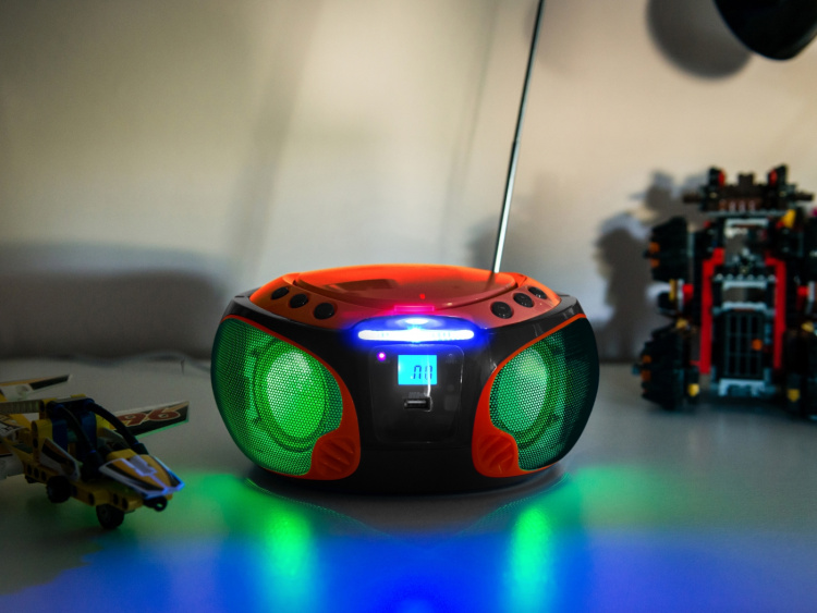 Lenco Draagbare FM-radio CD/MP3/USB/Bluetooth-speler® met LED-verlichting Rood