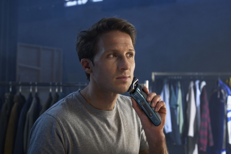 Philips Shaver Series 7000 S7882/55 shaver with cleaning station Philips Shaver Series 7000 S7882/55 shaver with cleaning station