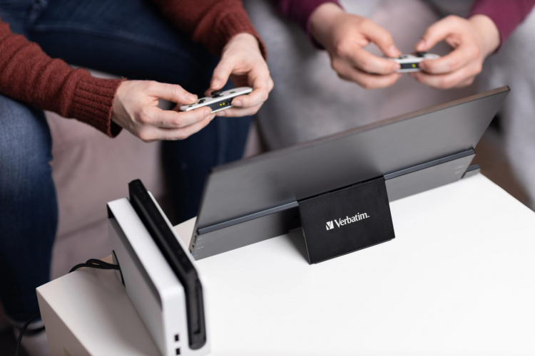 Verbatim PMT-17 Portable Monitor 17.3 Verbatim PMT-17 Portable Monitor 17.3