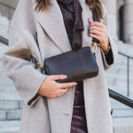 Aarni Crossbody Tas, zwart, zilveren rits