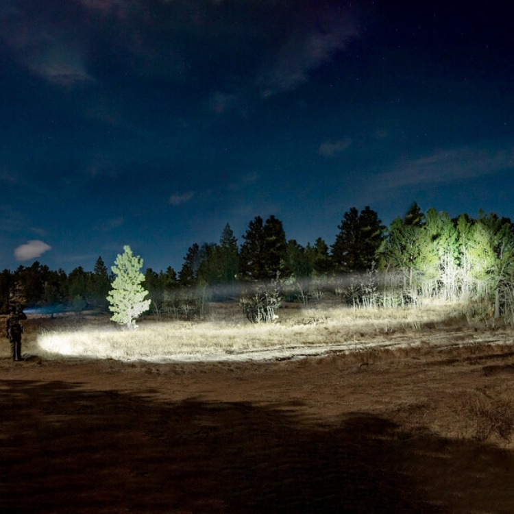 Fenix TK20R V2 TAC zaklamp