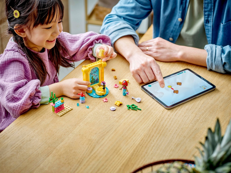 LEGO Disney Princess 43235 - Ariël\'s podiumkostuum