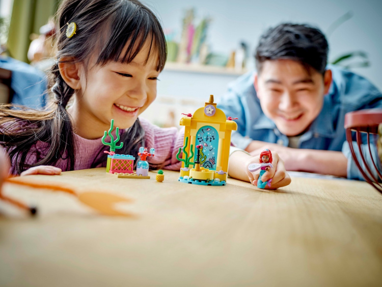 LEGO Disney Princess 43235 - Ariël\'s podiumkostuum