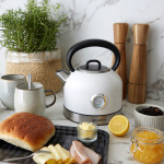 Champion Vattenkokare Retro 1,7L VK402 Creme white Champion Vattenkokare Retro 1,7L VK402 Creme white