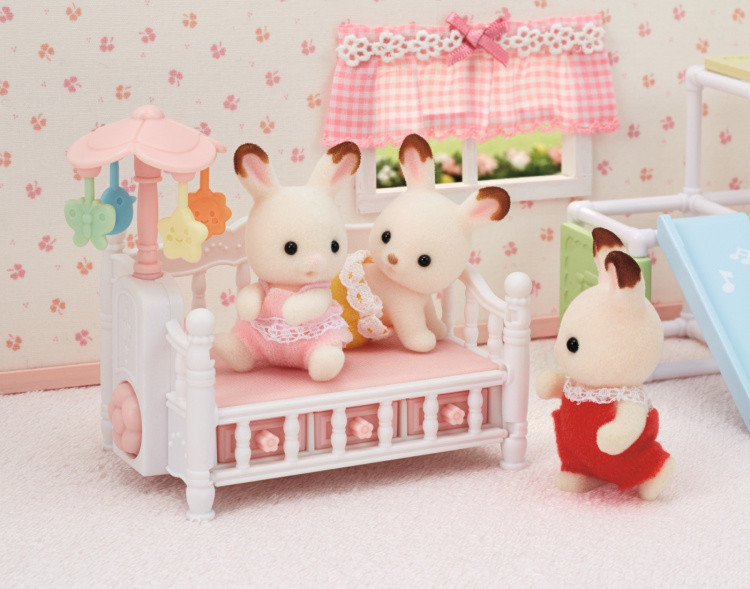 Sylvanian Families Babybedje met mobiel