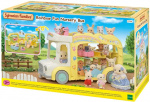 Sylvanian Families bus met 3 slaapplaatsen in de speeltuin