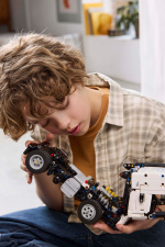 LEGO Technic 42175 - Volvo FMX vrachtwagen en EC230 elektrische graafmachine