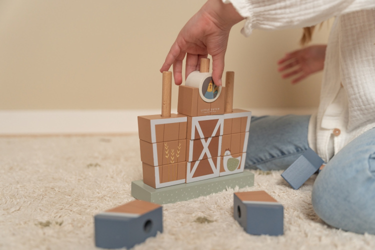 Little Dutch Little Farm - een stapelbare boerderij Little Dutch Little Farm - een stapelbare boerderij