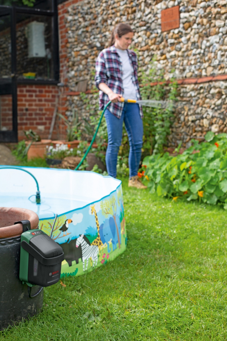 Bosch GardenPump 18V-2000 oplaadbare waterpomp, 2,5 Ah batterij
