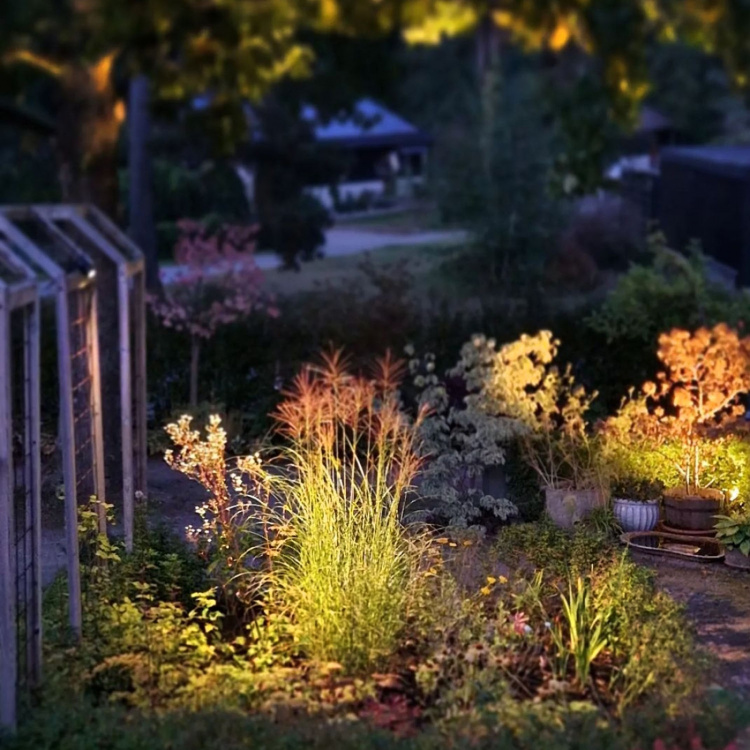 LightsOn Luna Trädgårdsspot 350 lm 5W 35° Grå