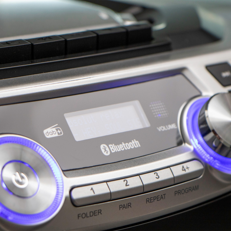 Lenco Draagbare Boombox met DAB+/FM-radio, Bluetooth®, CD, cassetterecorder en USB-speler Zilver