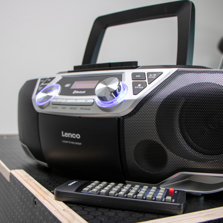 Lenco Draagbare Boombox met DAB+/FM-radio, Bluetooth®, CD, cassetterecorder en USB-speler Zilver