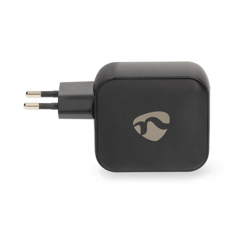 Nedis Oplader | 100 W | GaN | PD3.0 | Snellaad functie | 2.5 / 3.0 / 5.0 A | Outputs: 3 | USB-A / 2x USB-C™ | Automatische Voltage Selectie | Zwart Nedis Oplader | 100 W | GaN | PD3.0 | Snellaad functie | 2.5 / 3.0 / 5.0 A | Outputs: 3 | USB-A / 2x USB-C™ | Automatische Voltage Selectie | Zwart