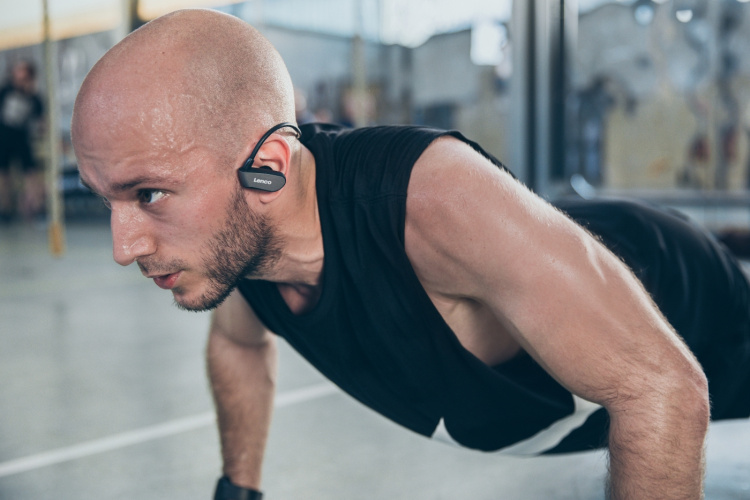 Lenco Bluetooth® waterdichte sporthoofdtelefoon met 8 GB MP3-speler Zwart Lenco Bluetooth® waterdichte sporthoofdtelefoon met 8 GB MP3-speler Zwart