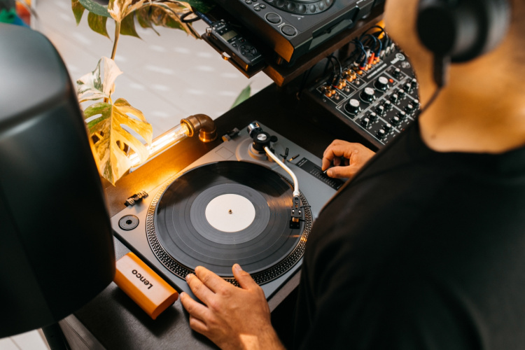 Lenco Draaitafel directe aandrijving PC-code CE-UK Grijs